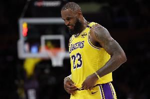 文胖：骑士没法通过交易得到詹姆斯 除非是底薪或者大幅降薪