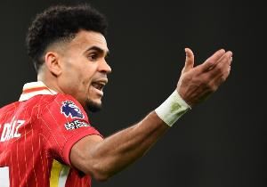 记者：迪亚斯将告知红军若加薪留下否则离开，巴萨拜仁给三倍薪资