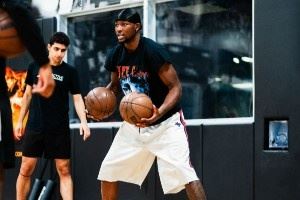 我自岿然不动😎库明加更新个人社媒 继续狂晒训练内容💪