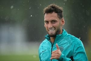 罗体：恰尔汗奥卢大概率留队，齐沃将尝试修复他和劳塔罗的关系