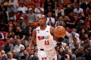 大心脏！雄鹿双向贾马里-布耶撤步三分压哨绝杀！全场贡献13+3+5