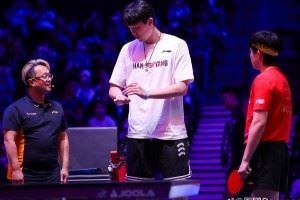 杨瀚森为王楚钦比赛挑边 媒体人发布现场高清图😍小杨真帅啊