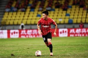 媒体人：甘超接近大禁区了国安竟无一人盯防 德尔加多破门太轻松