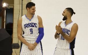 武切维奇调侃前队友富尼耶：同情奥林匹亚科斯球迷要看他打三年球