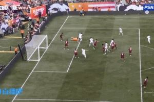 红魔闪击！阿雷奥拉接球脱手后放倒海文送点，B费点射破门