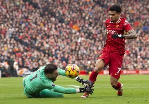 记者：迪亚斯跟利物浦队友告别，今晚离开东京&周二接受拜仁体检