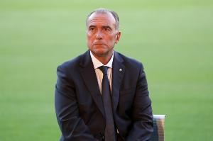 记者：巴萨副主席尤斯特今天将从日本回国，接近加盟利雅得胜利