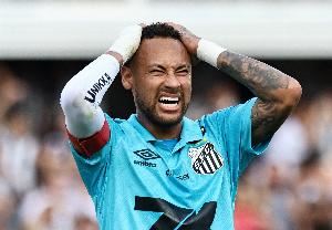 法媒：内马尔和球迷关系紧张或离开桑托斯，考虑加盟巴黎死敌马赛