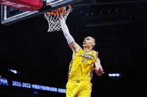 媒体人：广厦预计不会续约老将许钟豪 他将在这个休赛期离开球队