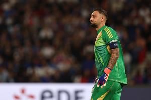 记者：多纳鲁马起初告知大巴黎想离队，现在又改变主意表示想留队