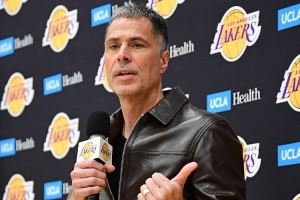 佩林卡：湖人始终在“现在就要夺冠”模式中 但薪资灵活性很重要