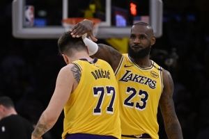 Shams：詹姆斯在享受暑假 他支持并理解湖人围绕东契奇构建未来