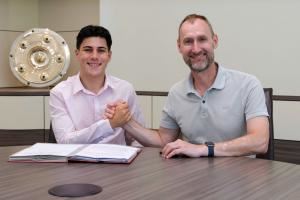 记者：秘鲁足协联系拜仁小将查韦斯，球员有资格效力德国、秘鲁