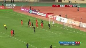 1:1复刻！王爱芳任意球直接吊门，神似小罗02年任意球吊射希曼