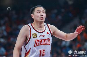 媒体人：原深圳队内线胡小龙正在青岛试训 王奕博转会问题不大