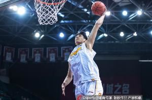 媒体人：山西年轻球员吕加晖 在于米提交易中被送至广州