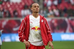 图片报：西蒙斯想出战热身赛但因感冒或缺席 切尔西仍未为他报价