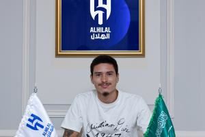 近3倍薪水🤑英媒：26岁努涅斯在新月周薪40万镑 此前在红军14万