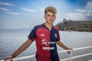 官方：卡利亚里先租后买S-埃斯波西托，据悉价格450万欧＋40%二转