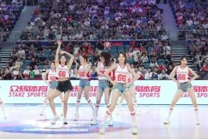 跳得如何？吴艳妮与浙江啦啦队在姚基金慈善赛热舞