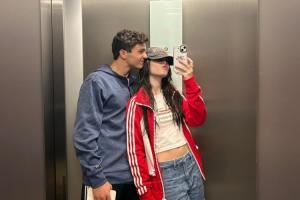 甜🥰内维斯社媒晒照为女友庆祝20岁生日，女友评论区甜蜜互动