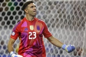 斯卡洛尼：如果能去曼联大马丁一定很高兴，但现在他也一切OK