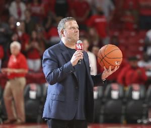 火箭老板：17年22亿收购火箭吓死我了 现在火箭值50亿我睡得贼香