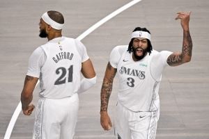 签下厄尔后内线6人坐镇！独行侠媒体：球队大个子太多了