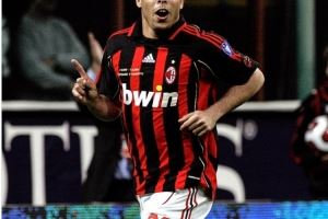 罗纳尔多迎49岁生日，AC米兰官推晒照为其送上生日祝福