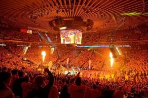 勇媒晒甲骨文球馆恐怖战绩：勇士14-17年在这儿114胜9负！