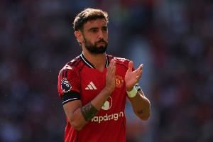 领取百球纪念品！B费：这是我的荣幸，希望大家一起多拿奖杯