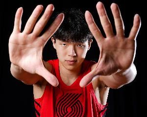 杨瀚森：“开拓者”对我意义非凡 我会努力在NBA开拓出自己的路