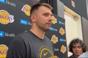 用三个词总结训练营前三天的感受 东契奇：有趣、兴奋、艰苦