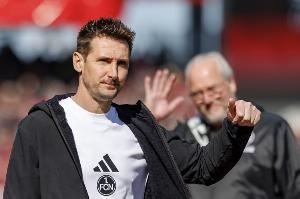 3-2获胜保住饭碗！克洛泽：难顶啊，我快需要个心脏起搏器了