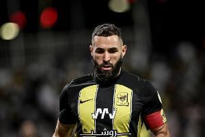 记者：本泽马要求吉达联合引进索拉里作为主帅，但遭到高层拒绝