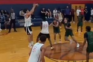 外线稳定！博主晒张博源美高比赛集锦：三分10中4砍16+5助队险胜