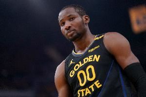 还有点懵！库明加半场4次出手全是三分 4中1得3分4板&有2次失误