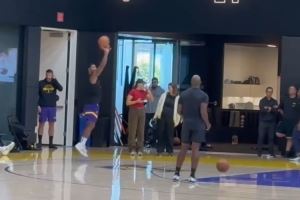 久疏战阵！湖记晒新援斯玛特底角三分训练视频：命中率不到五成