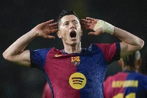 下赛季离队？阿斯：巴萨不满莱万带伤出战波兰队比赛 预计不续约