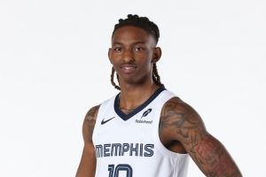 手感热得很！灰熊次轮秀斯莫尔半场6中5&三分3中3射落13分