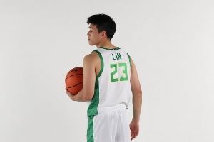 身披23号！林葳晒俄勒冈大学定妆照：冲啊！俄勒冈鸭！