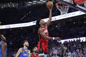 乌度卡：阿门没事只是小腿抽筋了 他原本还想坚持再出战