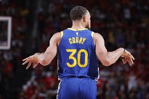 非同常人！库里呼吁观众在关键罚球时制造音浪：我需要那种能量！