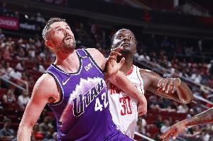 乌度卡谈进攻篮板率第1：上赛季这就是我们的目标 希望能继续提升图片